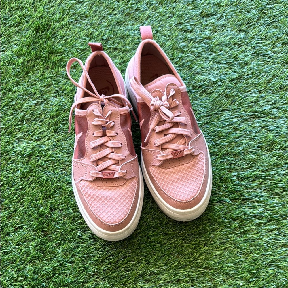Nike Pink Sneakers Low-Top Breathable Design